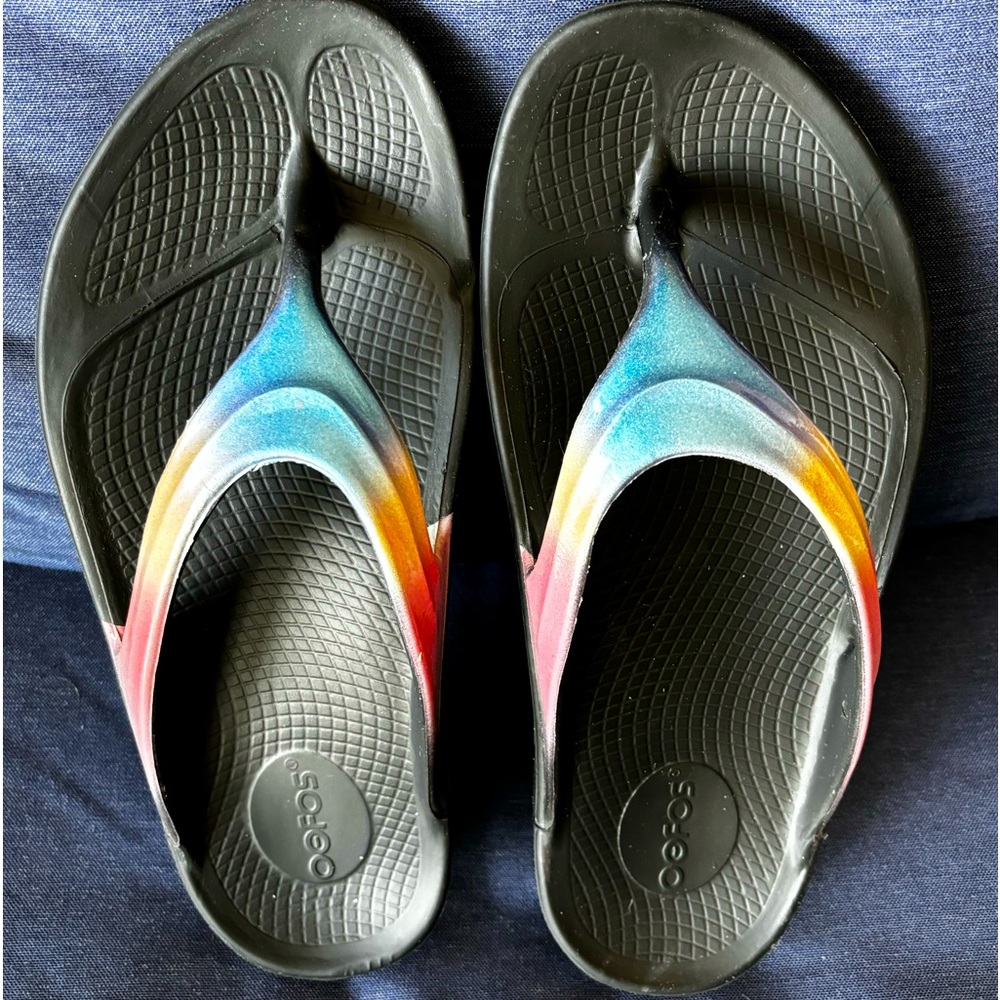 OOFO OOlala women’s sandals size 10. Color is peach/pink/blue and black